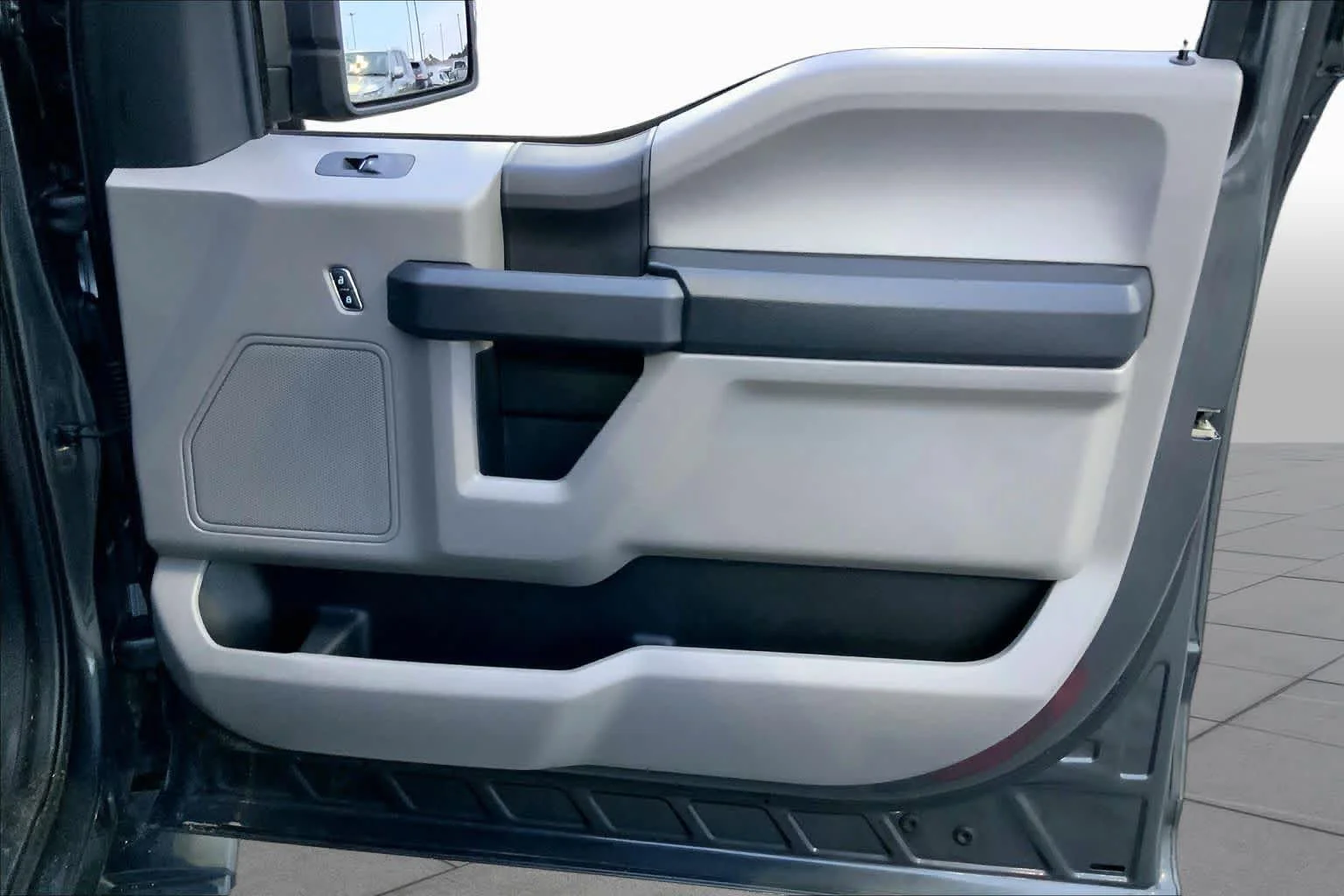 Used 2020 Magnetic Metallic Ford XL image 21