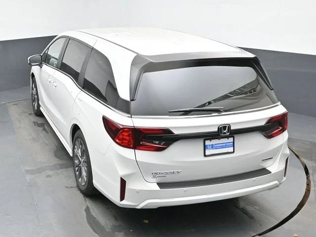 Used 2025 Platinum White Pearl Honda Touring image 44