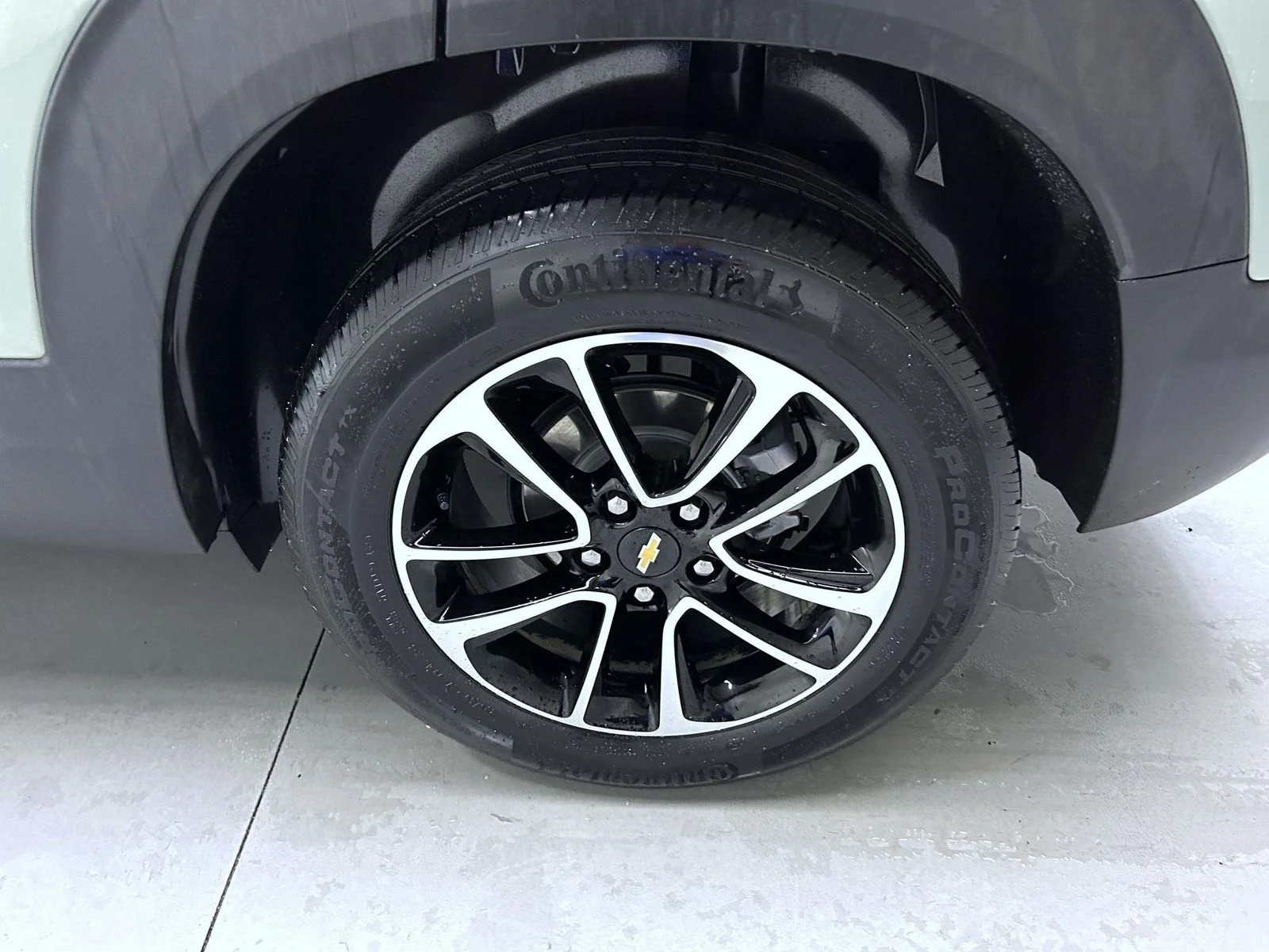 Used 2025 Green Chevrolet LT image 22