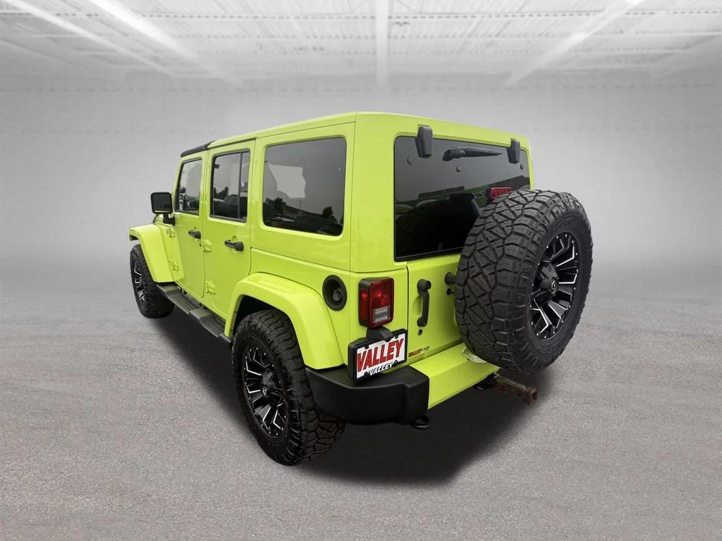 Used 2017 Green Jeep Unlimited Sahara image 10
