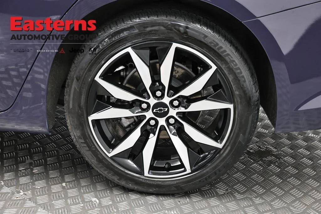 Used 2025 Black Chevrolet RS image 33