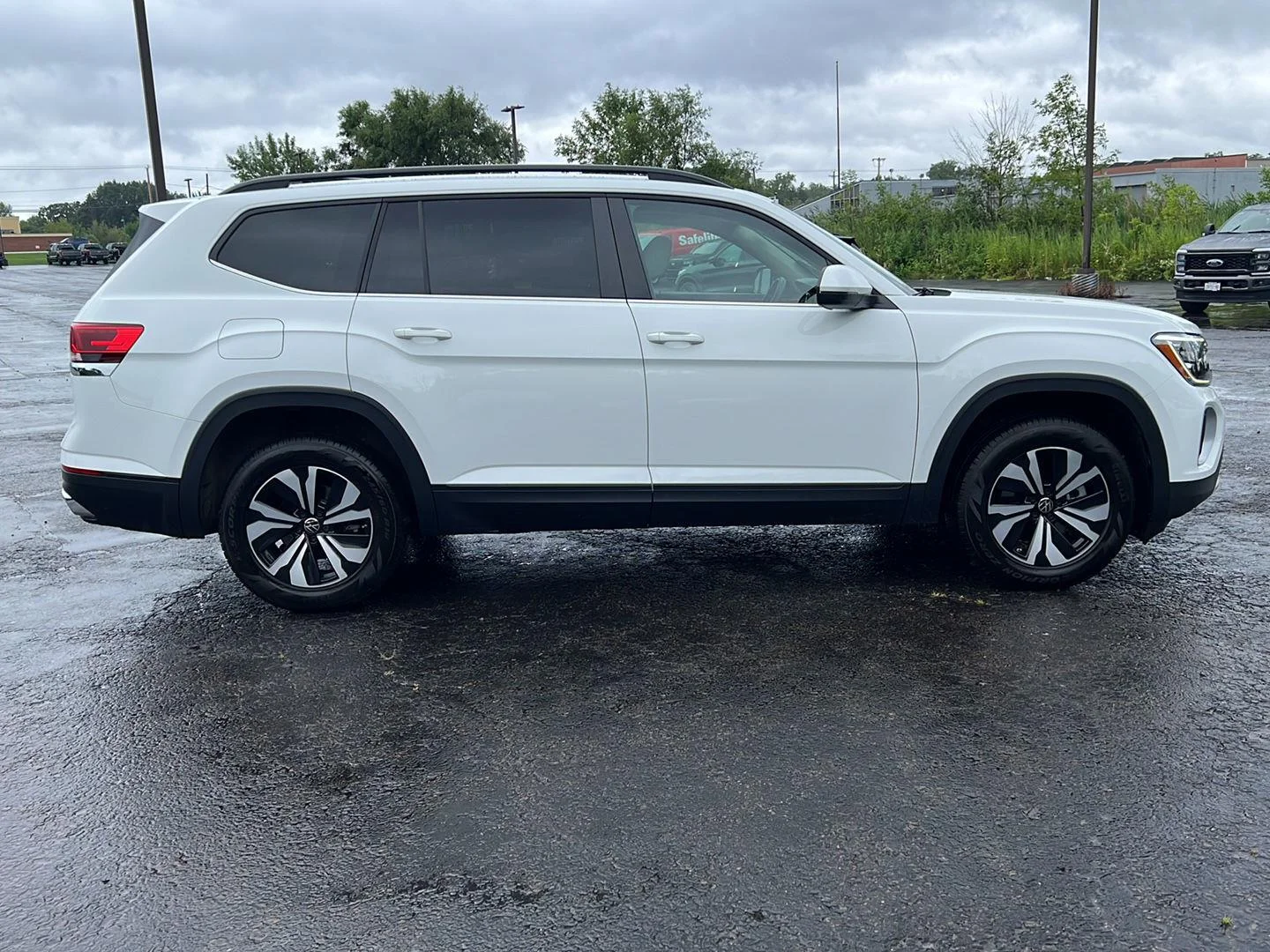 Used 2024 Pure White Volkswagen 2.0T SE image 25