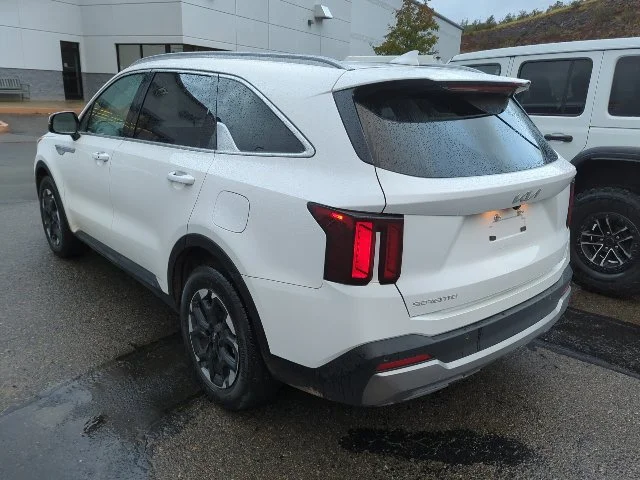 Used 2025 White Kia S image 4