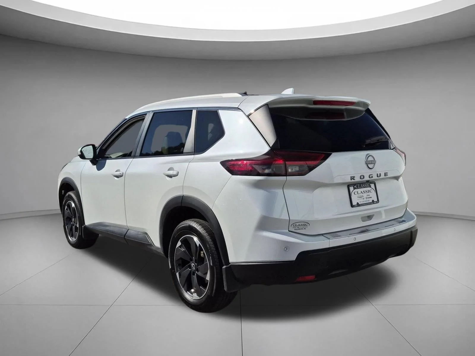 Used 2025 Everest White Pearl Nissan SV image 3