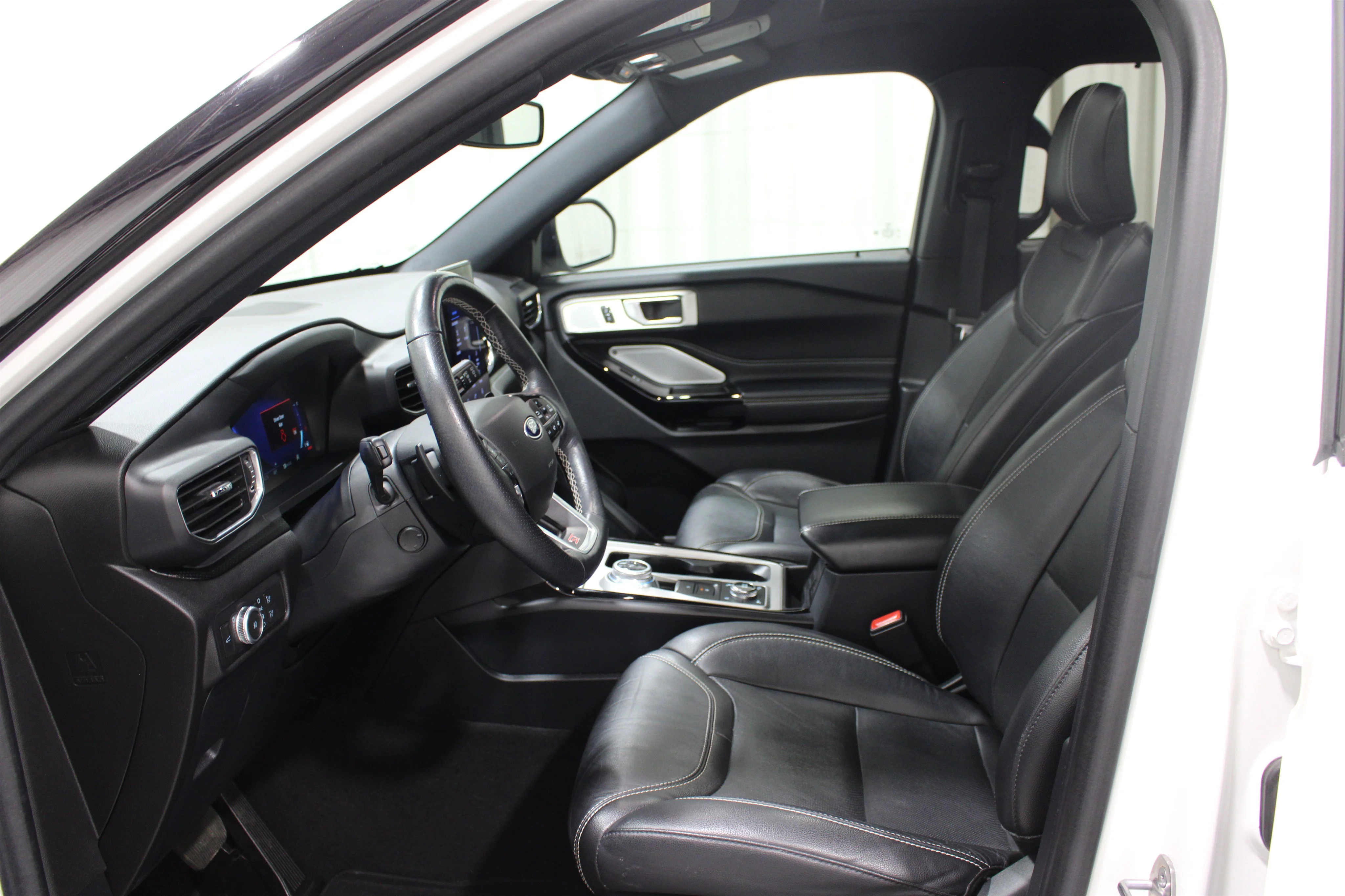 2022 Ford Explorer ST - Photo 3