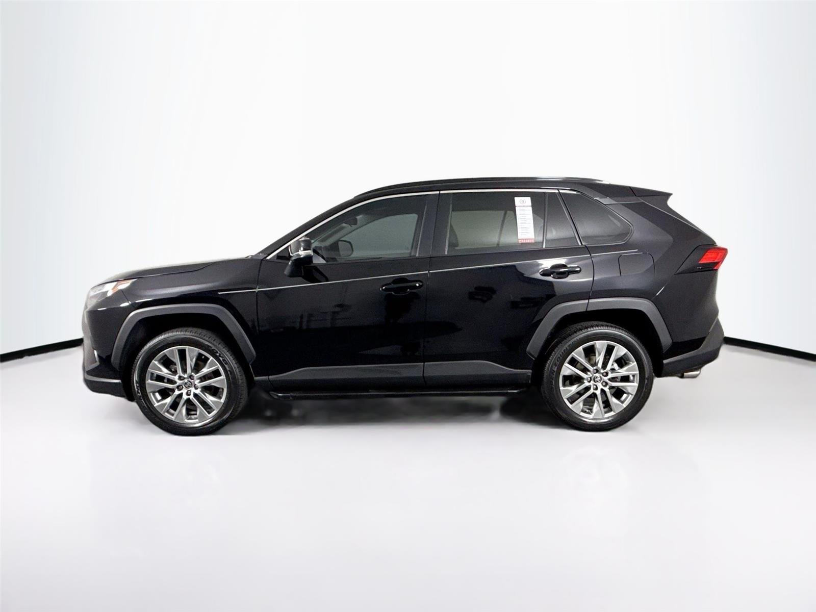 Certified Used 2022 Midnight Black Metallic Toyota XLE Premium image 13