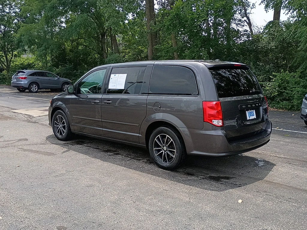 Used 2016 Granite Crystal Metallic Clear Coat Dodge SXT image 5
