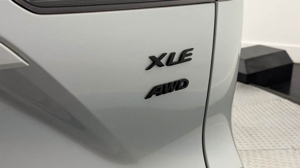 Used 2025 Beige Toyota XLE image 9