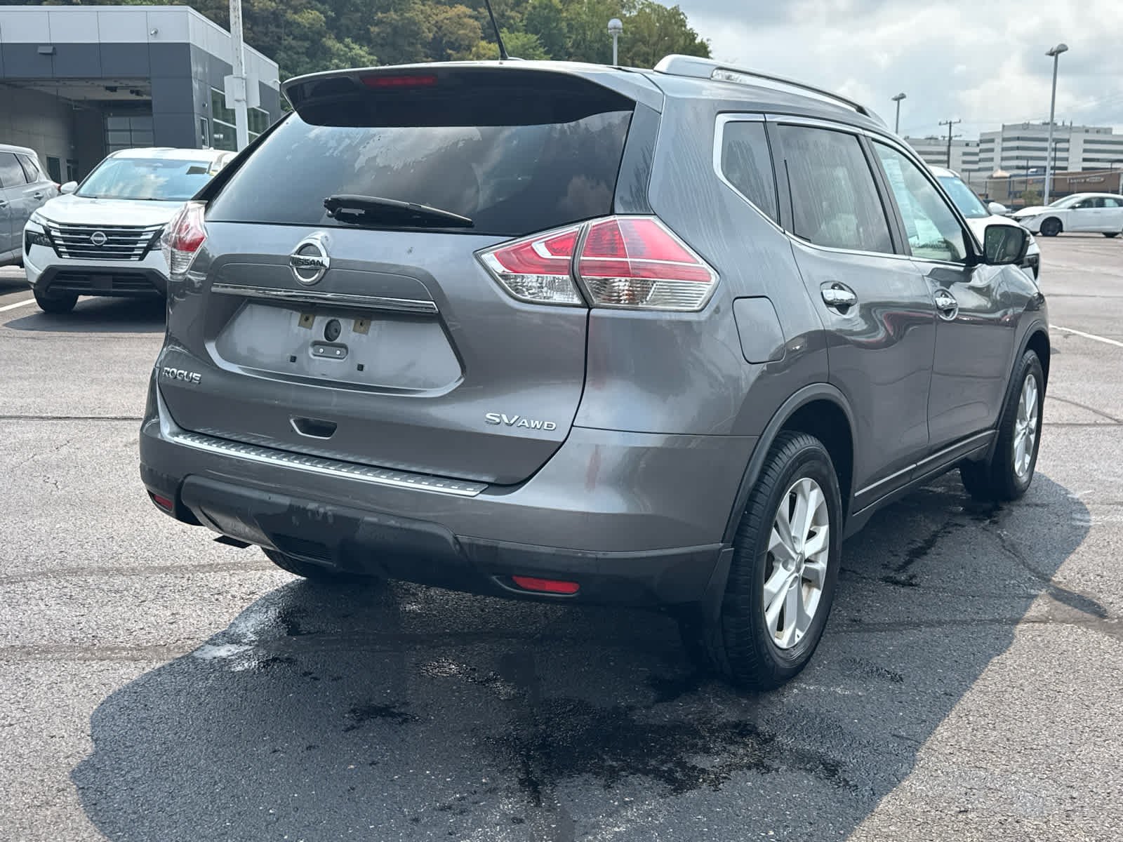 Used 2015 Gun Metallic Nissan SV image 5