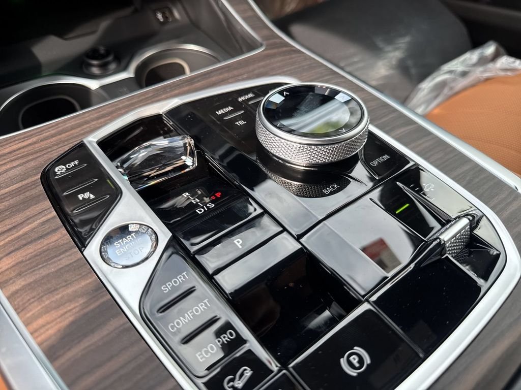New 2027 Manhattan Green Metallic BMW xDrive40i image 17