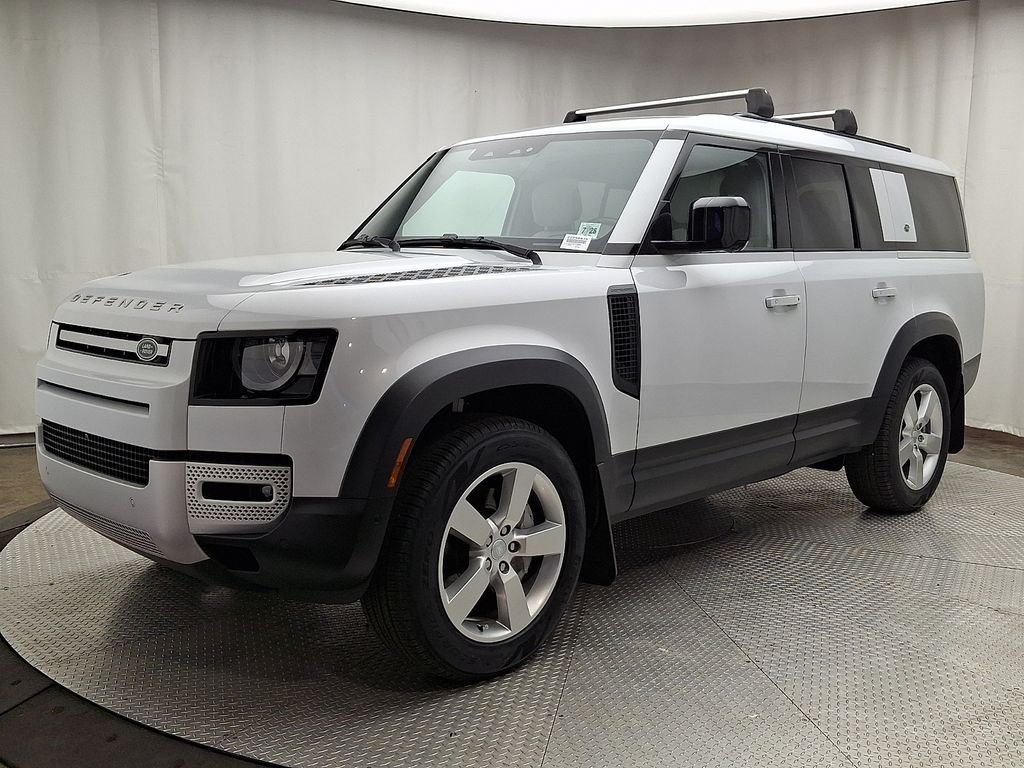 2023 Land Rover Defender SE's photo