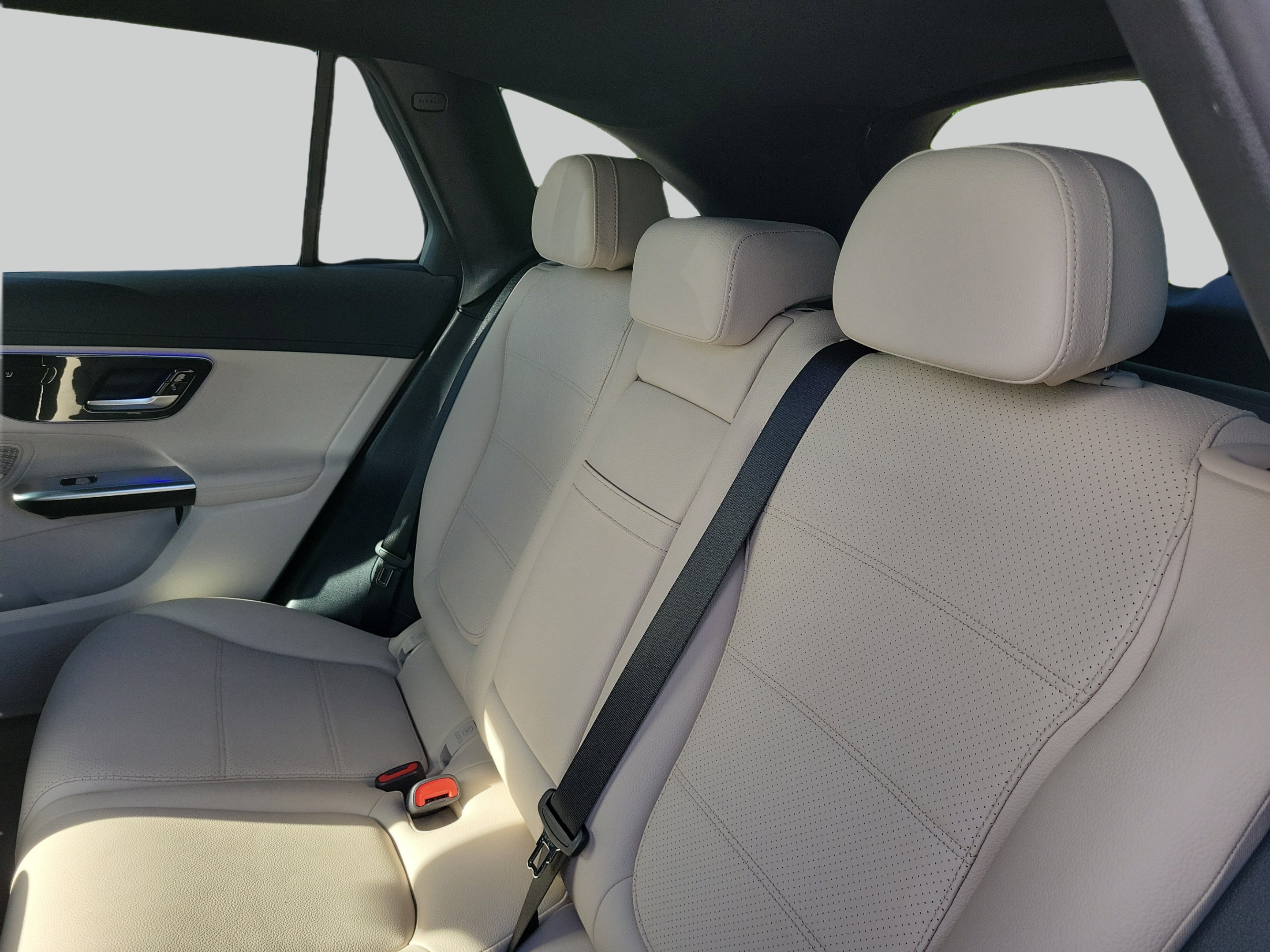 Used 2025 Polar White Mercedes-Benz GLC 300 image 11