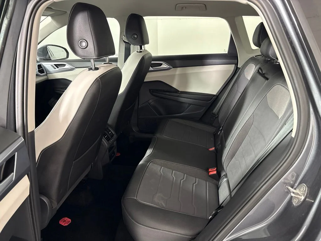 Used 2025 Gray Volkswagen 1.5T SE image 20