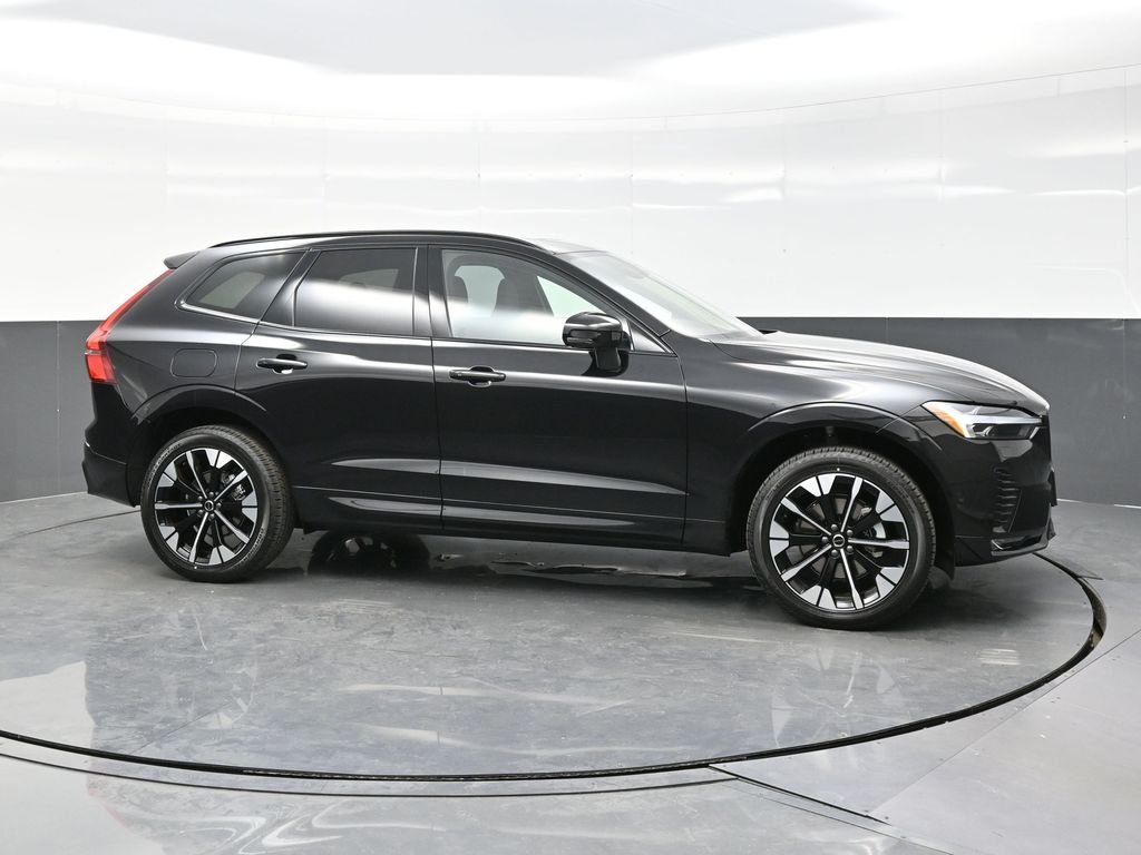 2026 Volvo XC60 Plus - Photo 8