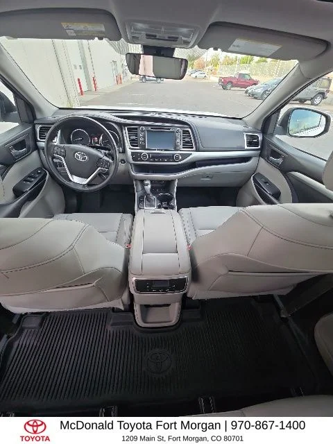 Used 2017 White Toyota XLE image 15