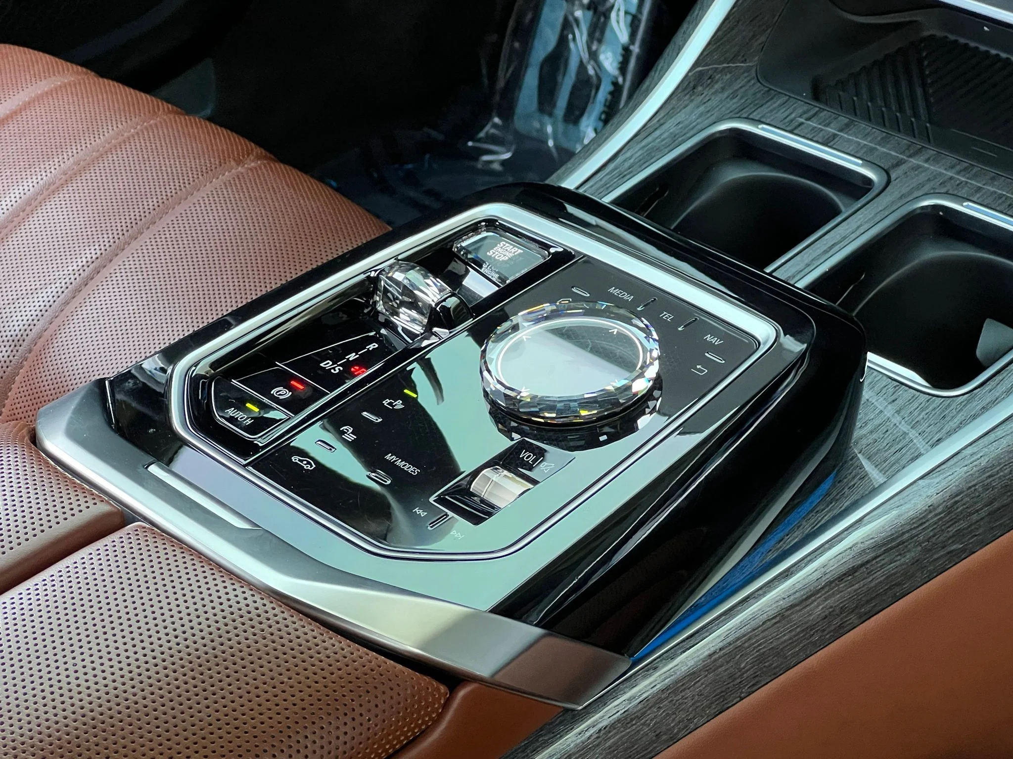 Used 2023 Black BMW 760i xDrive image 39