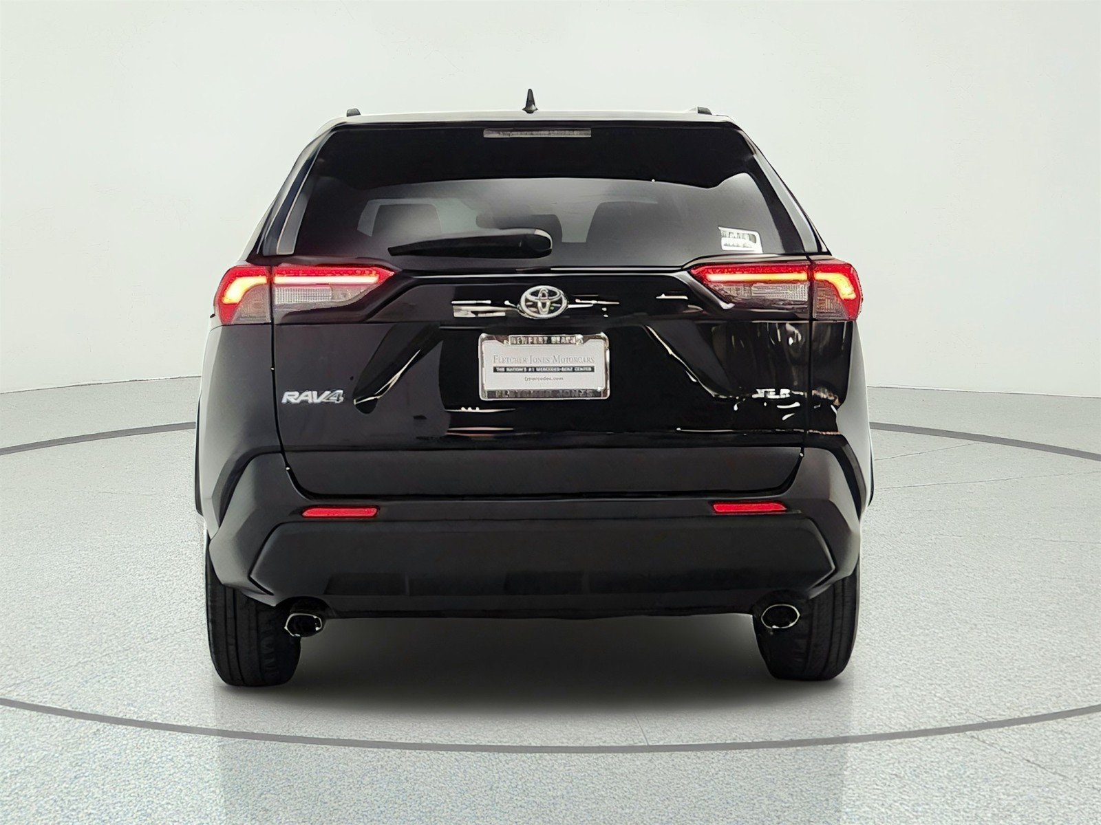 Used 2020 Midnight Black Metallic Toyota XLE FWD (Natl) image 6