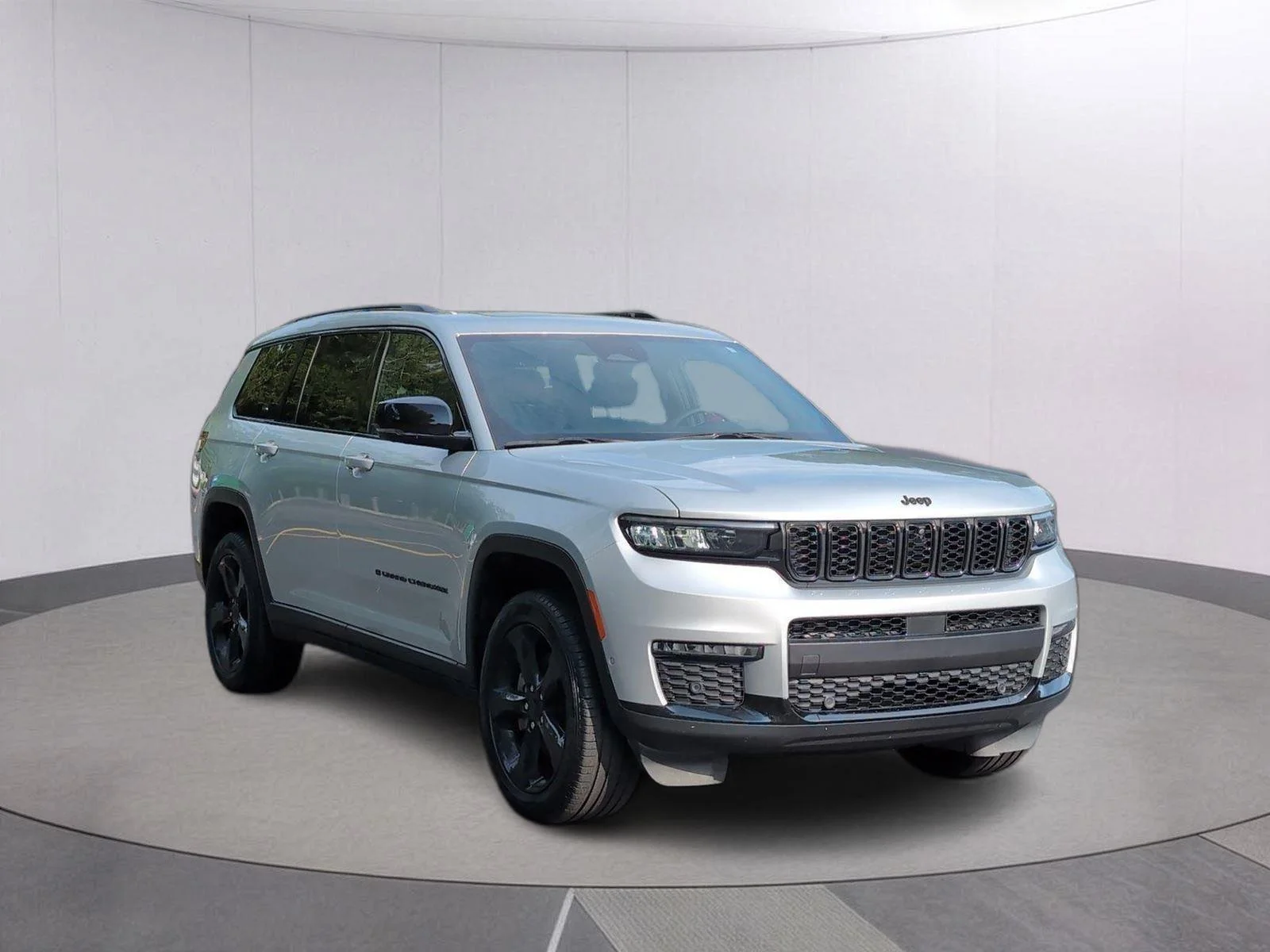 Used 2025 Silver Zynith Jeep Limited image 8