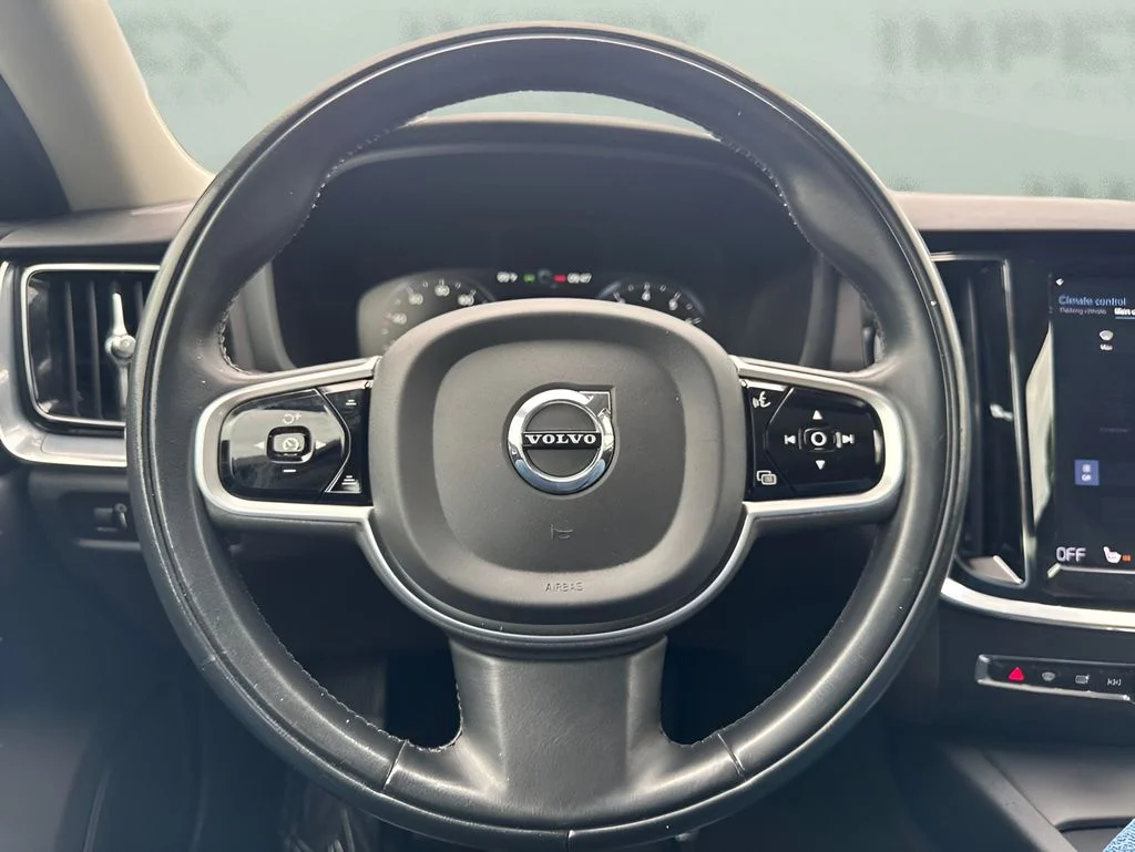 Used 2020 Gray Volvo T5 Momentum image 14