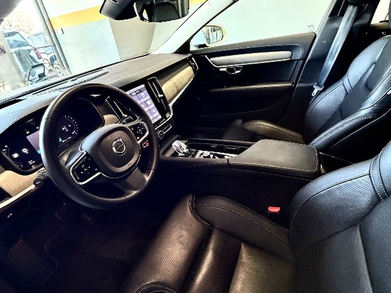 Used 2023 Crystal White Metallic Volvo Ultimate image 9
