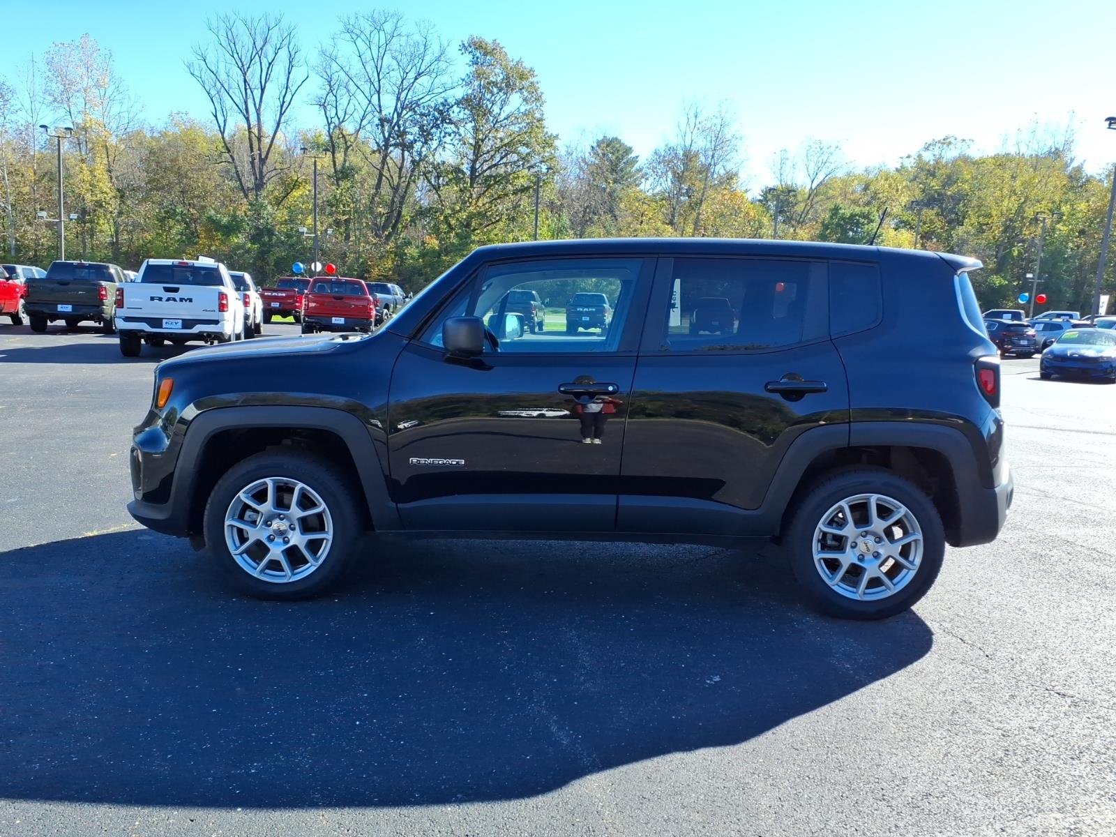 Certified Used 2023  Jeep Latitude image 4