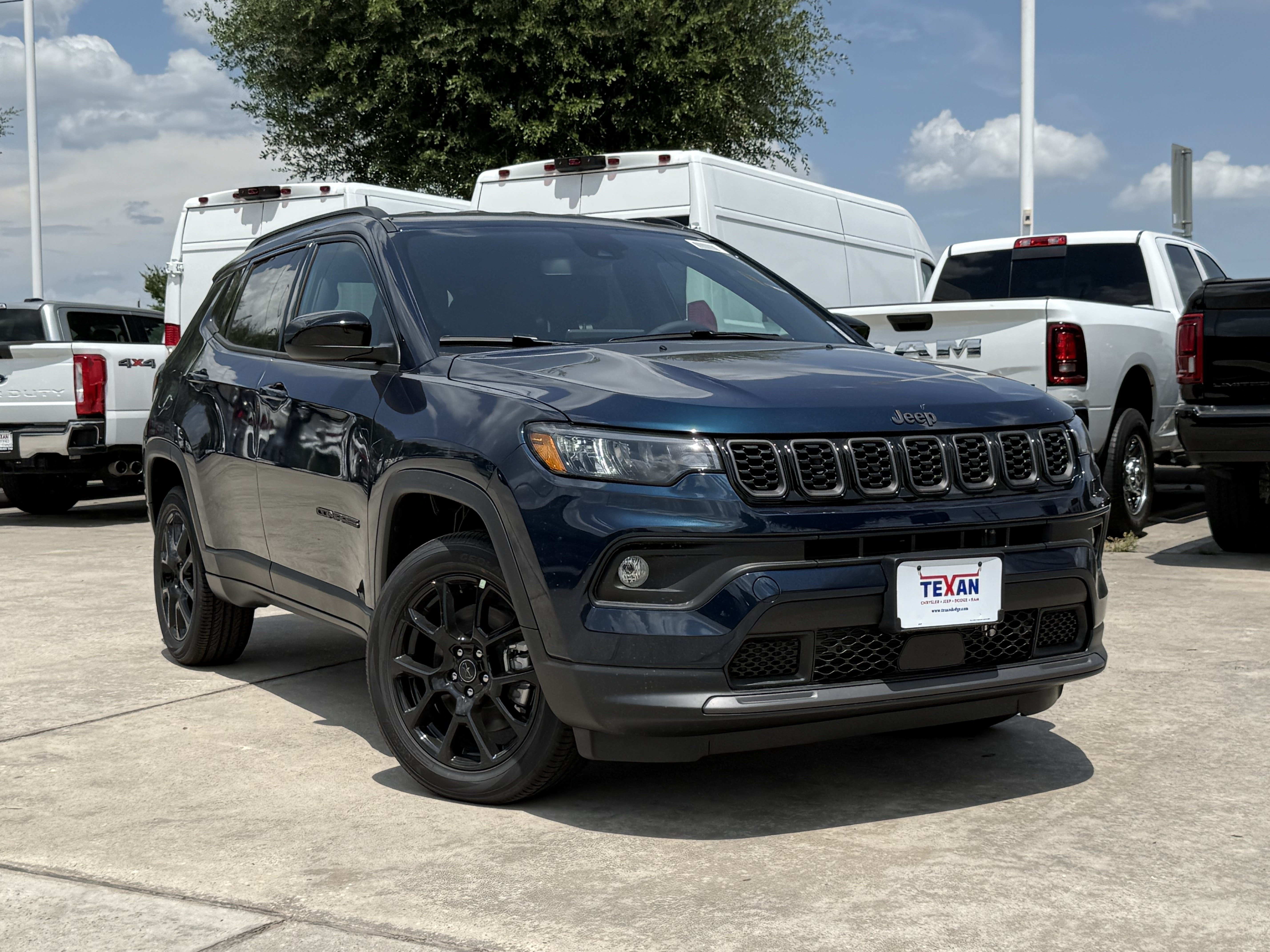 New 2026 Fathom Blue Pearl Coat Jeep Latitude Altitude image 2