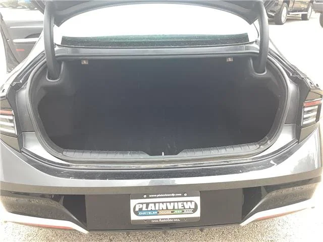Used 2025 Portofino Gray Hyundai SEL Front-Wheel Drive image 28