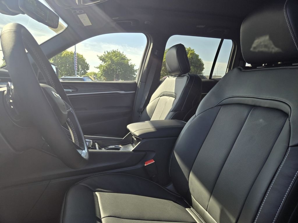 New 2026 Bright White Clear-Coat Exterior Paint Jeep Limited Reserve image 11