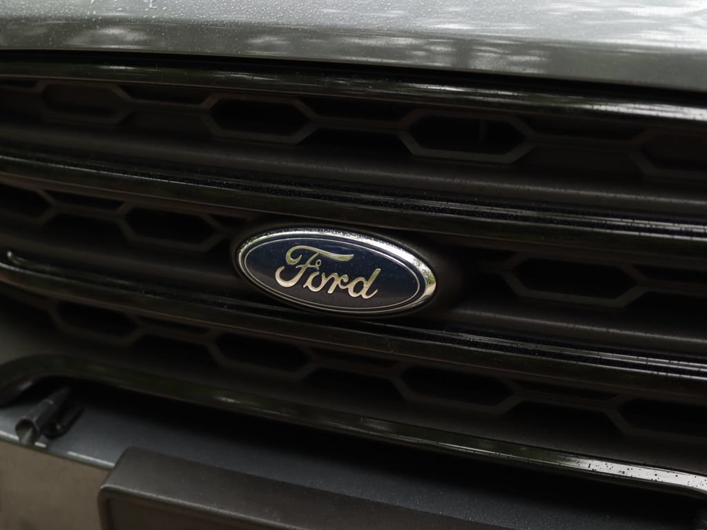 Used 2020 Gray Ford SES image 30