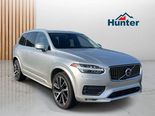 2022 Volvo XC90 T6; 7-seat Momentum