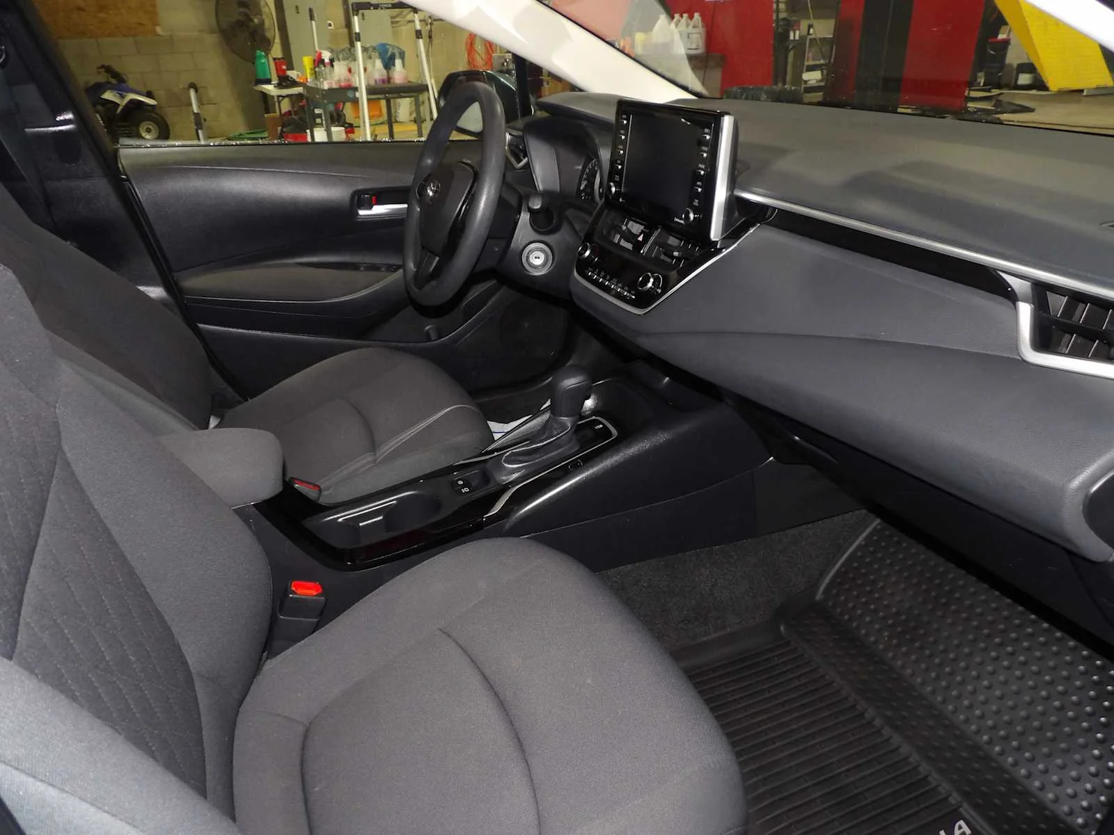 2021 Toyota Corolla LE - Photo 10