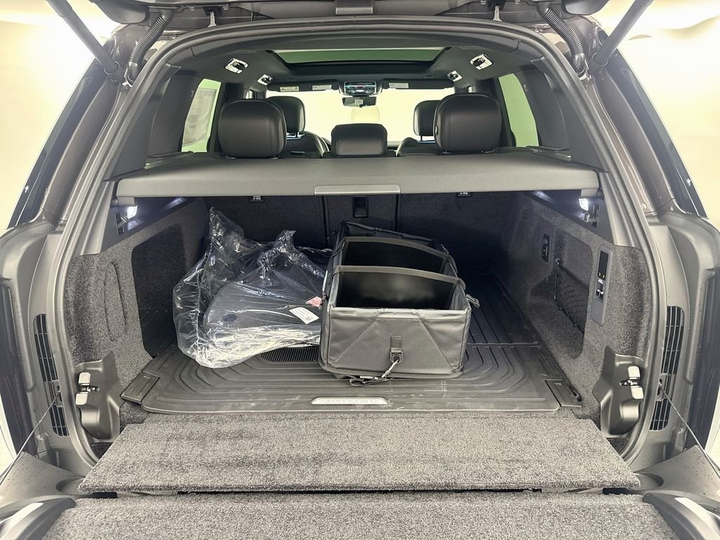 New 2026 Charente Grey Land Rover SE image 27
