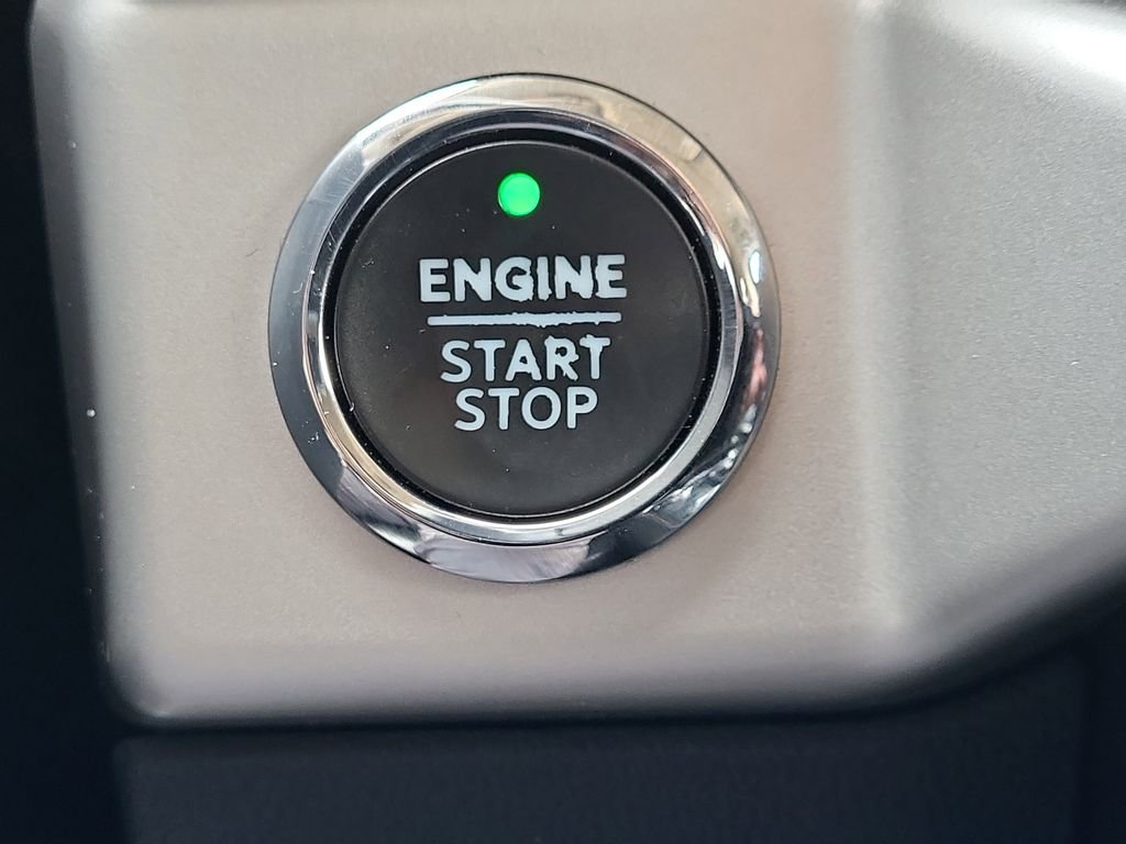Used 2022 Black Ford XLT image 23