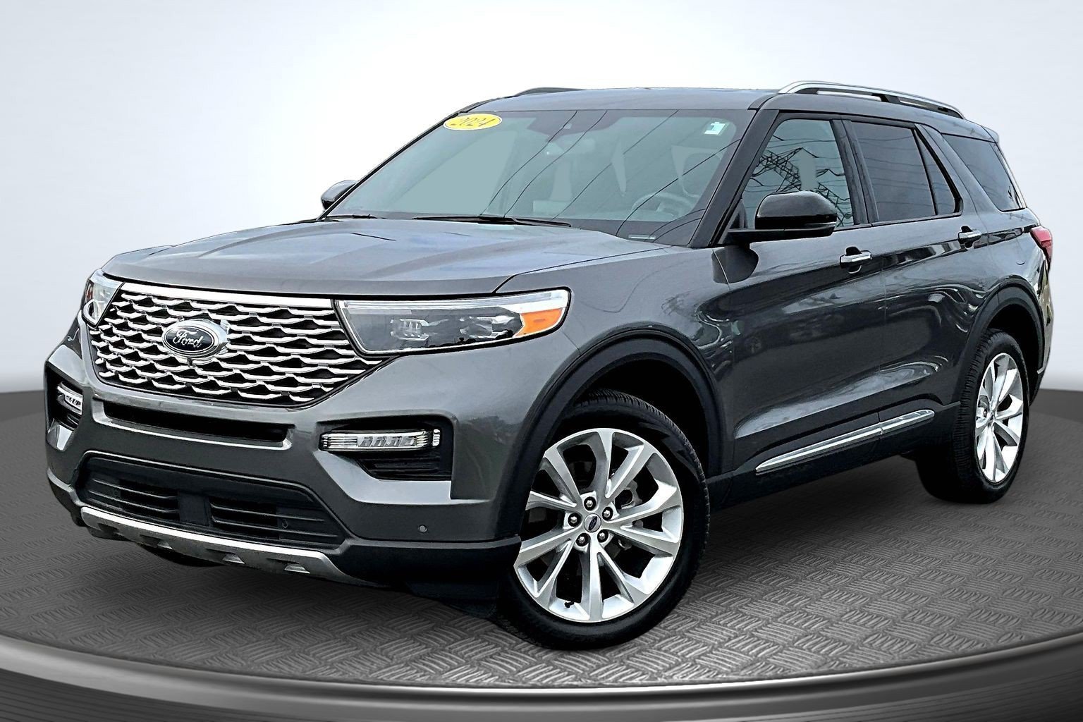 Used 2024 Gray Ford Platinum image 1
