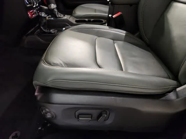 Used 2024 Black Clearcoat Jeep Mojave X image 23