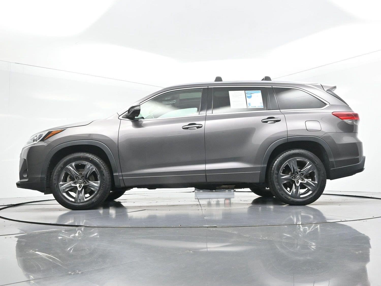 Used 2017 Predawn Gray Mica Toyota Limited image 47