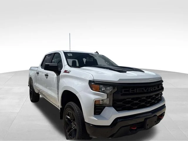 Used 2025 White Chevrolet Custom Trail Boss image 5