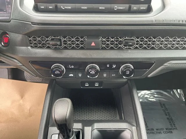 Used 2025  Honda LX image 18