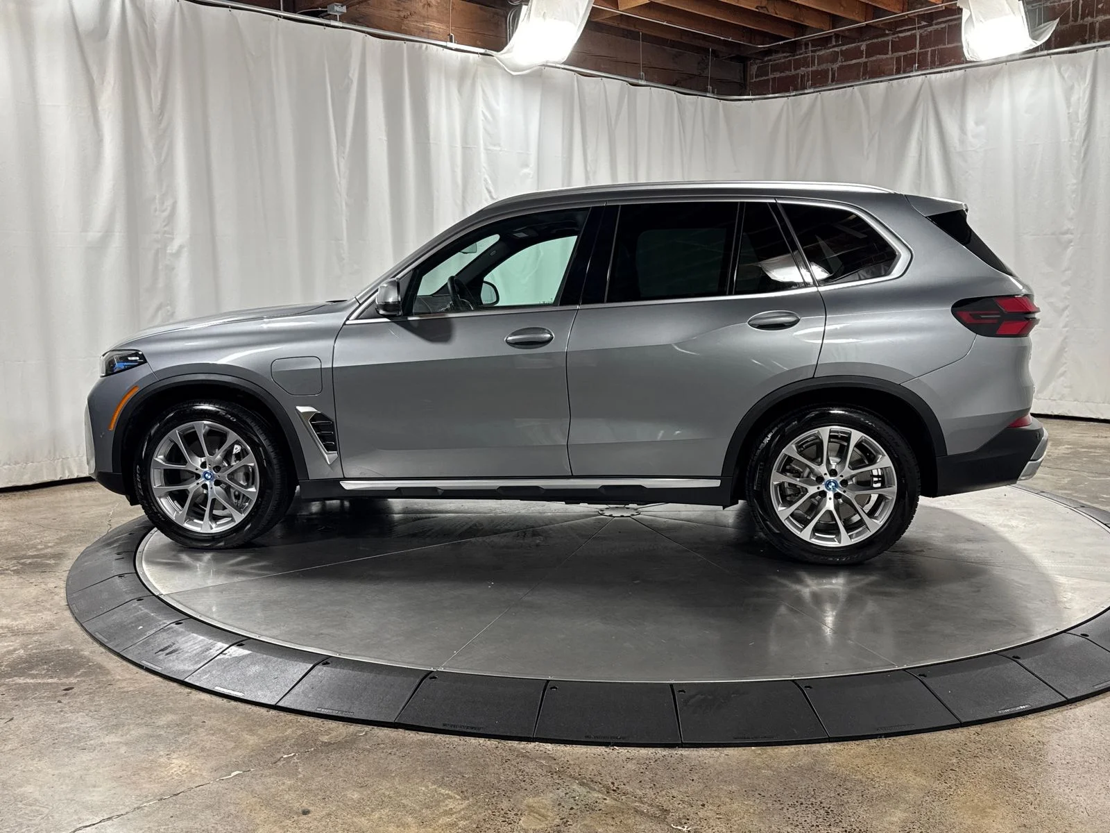 Used 2025 Gray Metallic BMW xDrive50e image 6