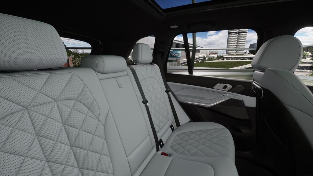 Used 2026 Alpine White BMW xDrive40i image 38