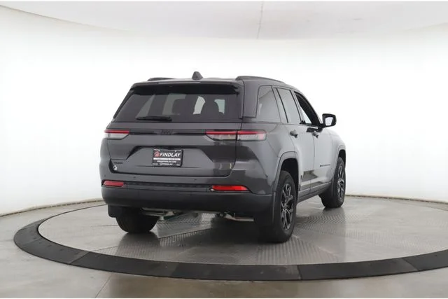 Used 2025 Gray Jeep Altitude image 7