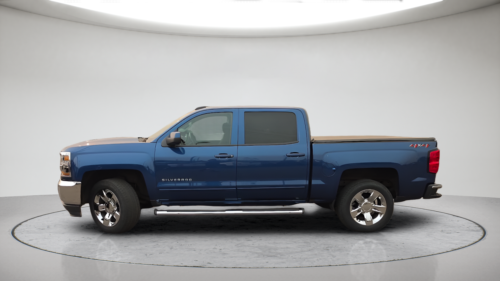 Used 2018 Deep Ocean Blue Chevrolet LT image 11
