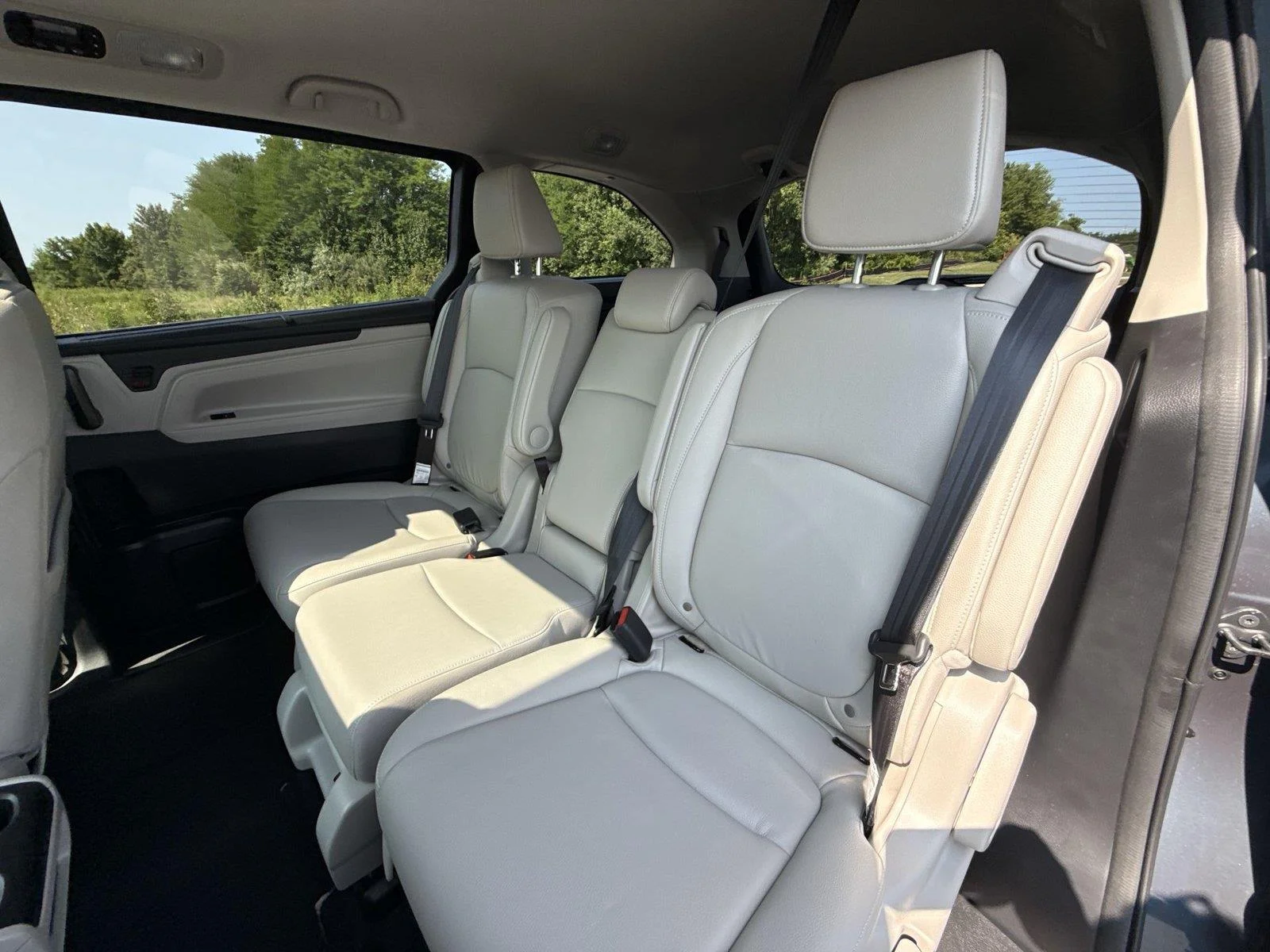 Used 2026 Smoke Blue Pearl Honda EX-L image 17