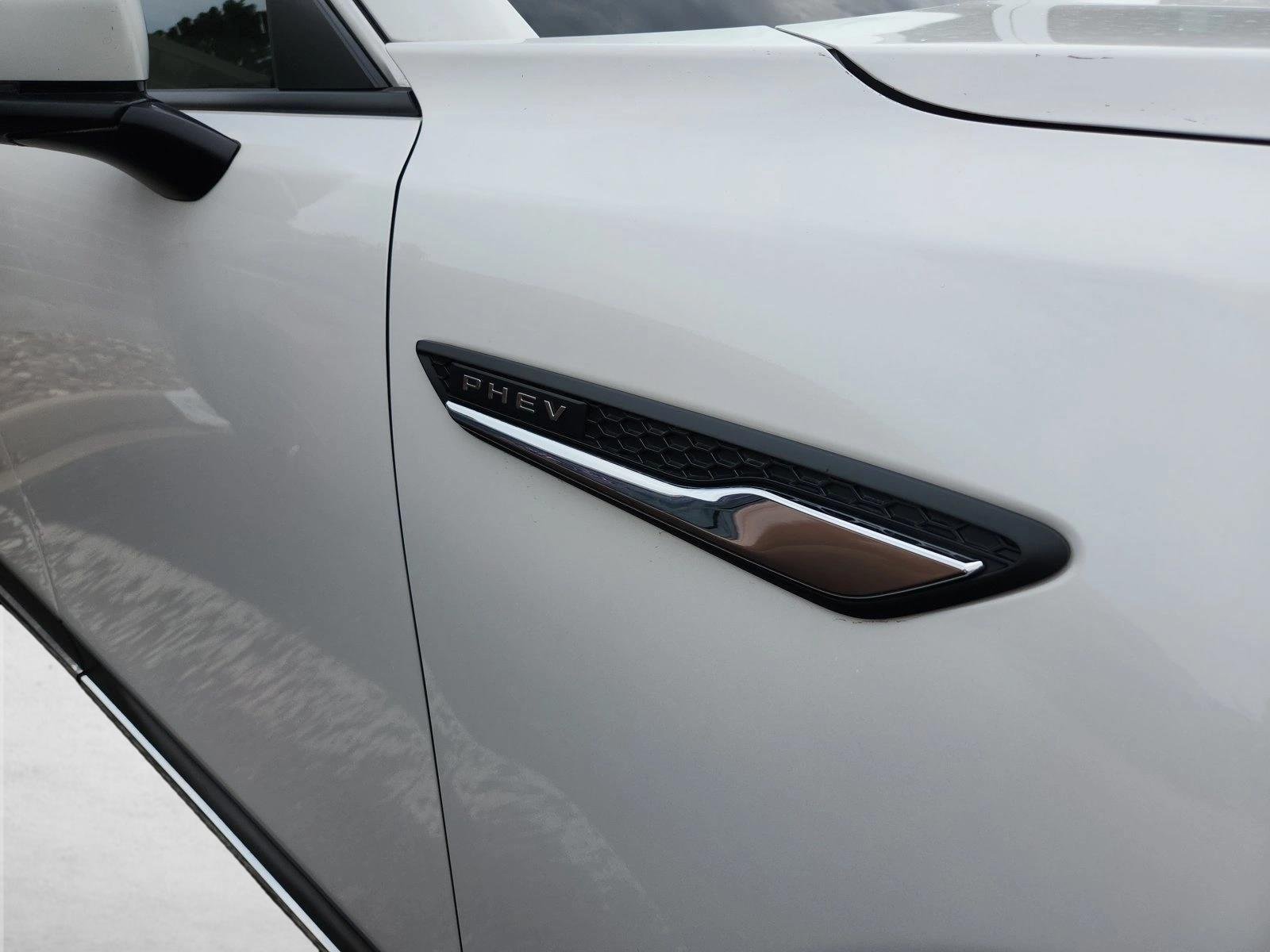 Used 2024 Rhodium White Premium Mazda Premium image 5