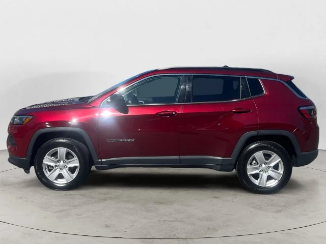 Used 2022 Red Jeep Latitude image 2