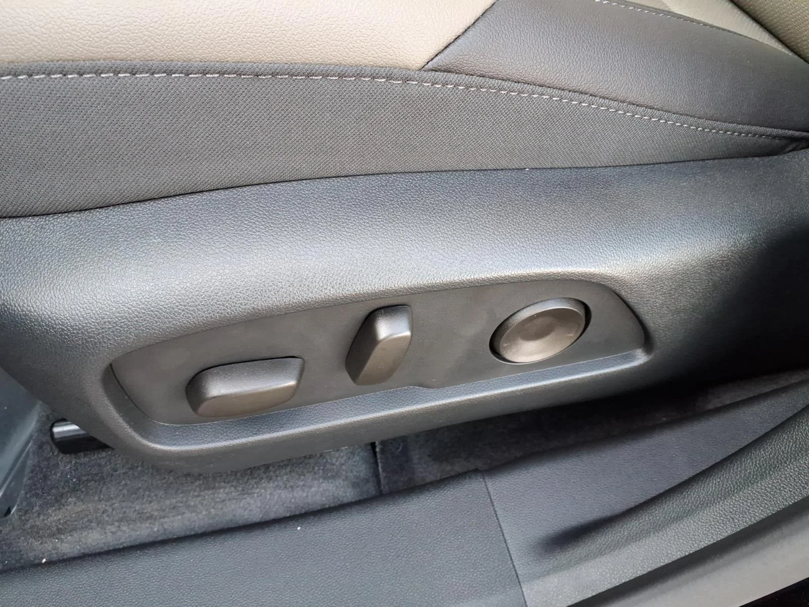 2027 Chevrolet Equinox LT - Photo 10
