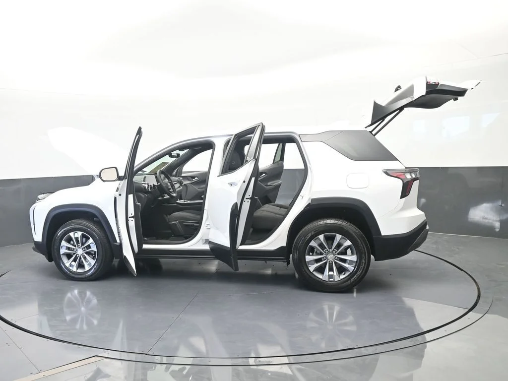 Used 2025 Summit White Chevrolet LT image 77