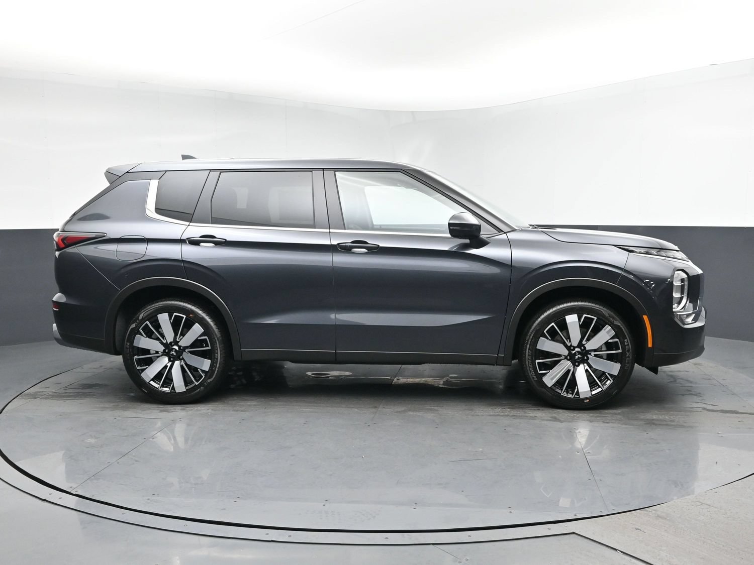 New 2026 Gray Mitsubishi SE 1.5T 2WD image 3