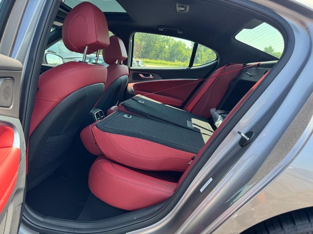 New 2026 Savile Silver Genesis 3.3T Sport Prestige image 7
