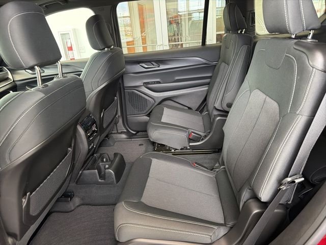 New 2026 Velvet Red Pearl-Coat Exterior Paint Jeep Laredo image 15